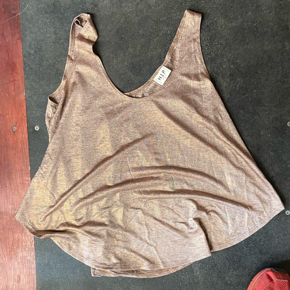 Flowy tank